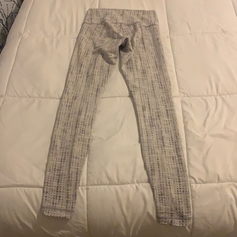 Lululemon leggings size 6